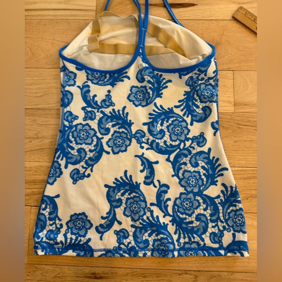 Lululemon tank top size 8 - Picture 2 of 4